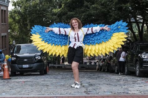 est to ukraine time|Ukrainian diaspora runs in vyshyvankas to mark Independence .